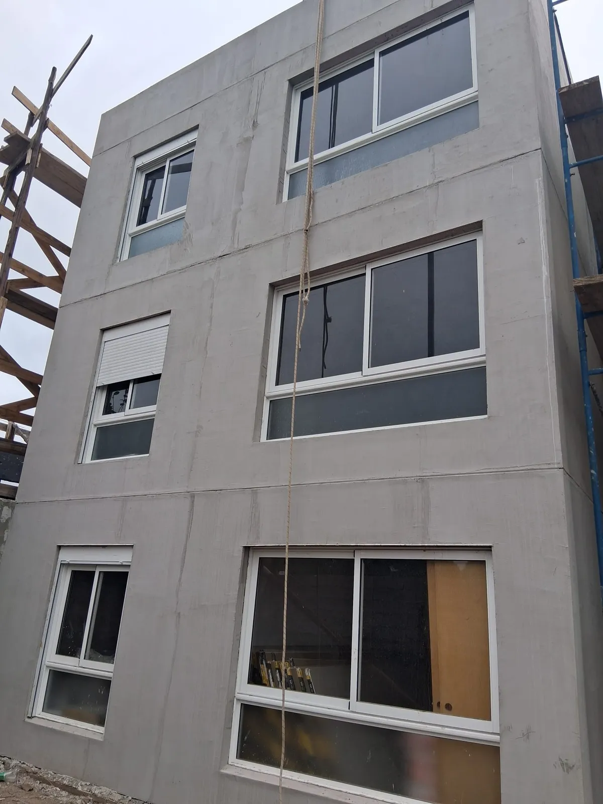 Trabajo de aberturas realizado por MG Construcciones (foto 3)