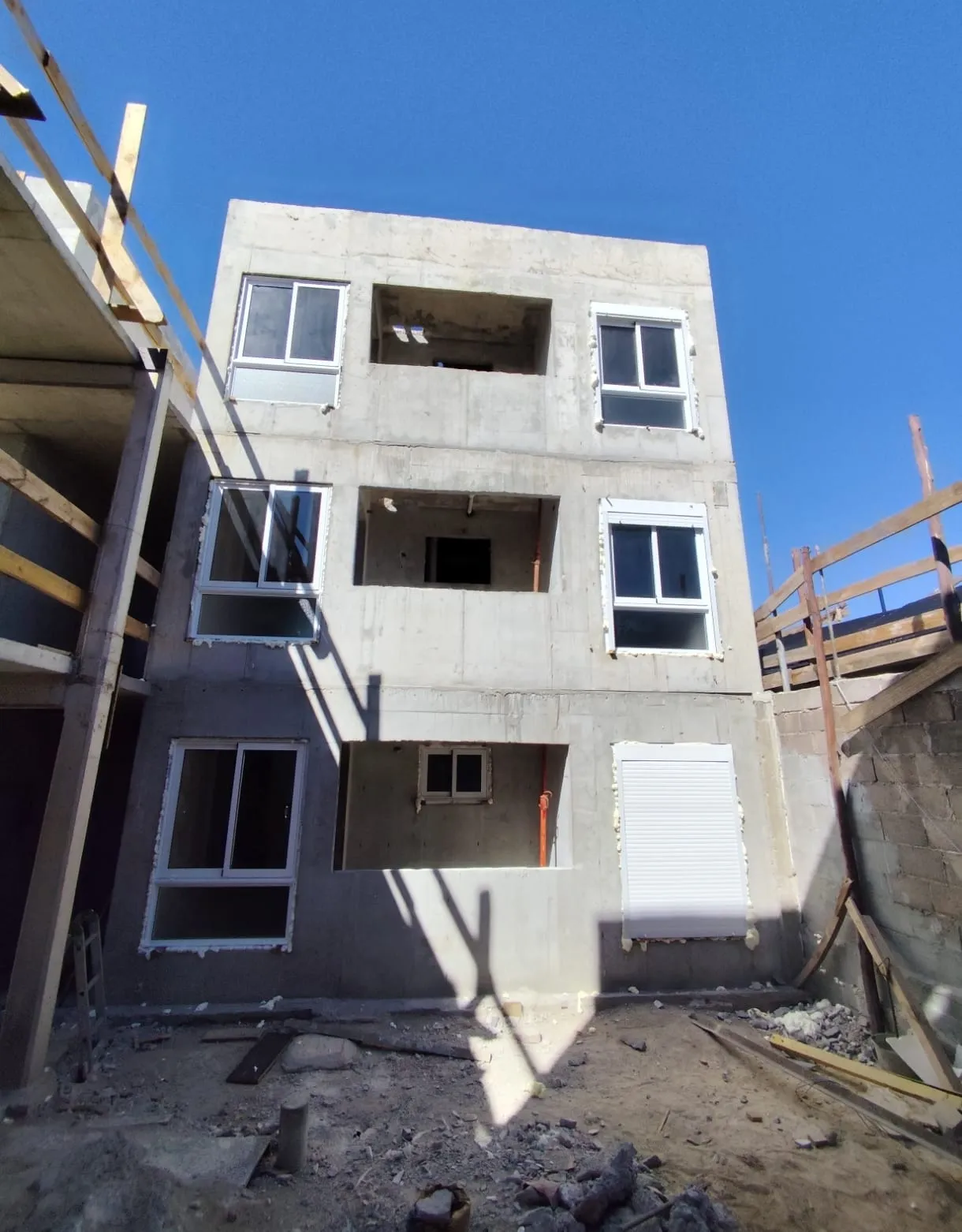 Trabajo de aberturas realizado por MG Construcciones (foto 10)